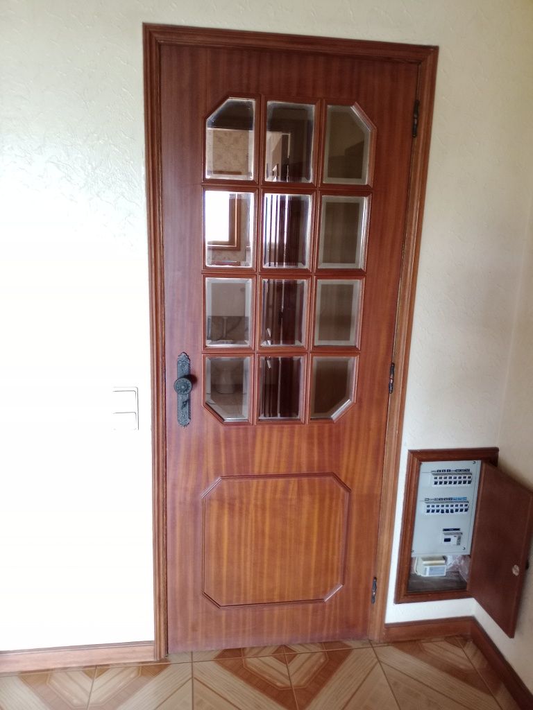 Vendo três 3 portas de interiores com vidros lapidados 20€ cada