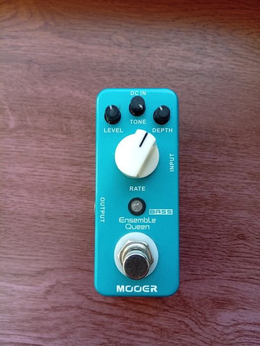 Mooer Ensemble Queen Chorus efekt basowy gitara basowa
