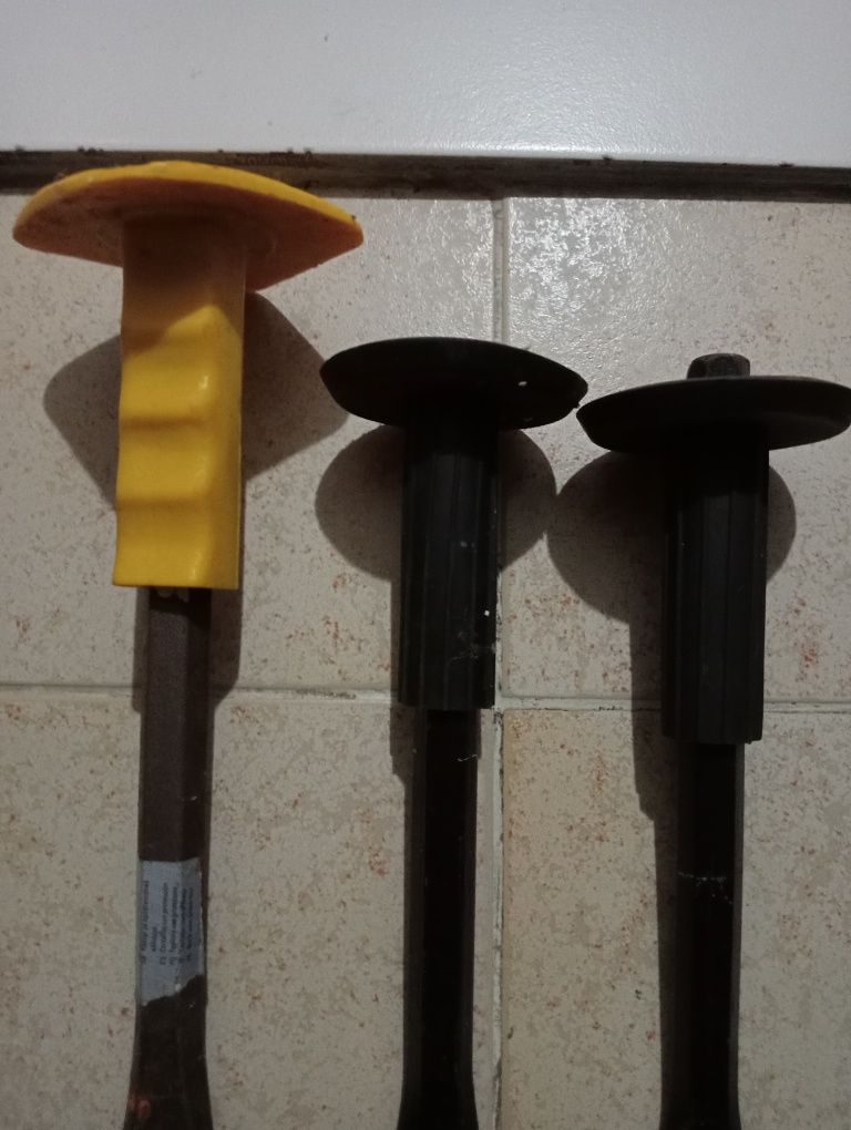 Três Cinzéis de Pedra