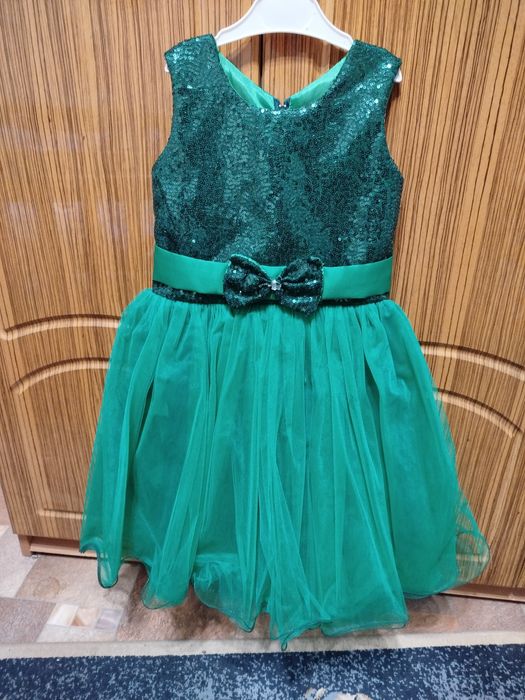 Святкова сукня для дівчинки