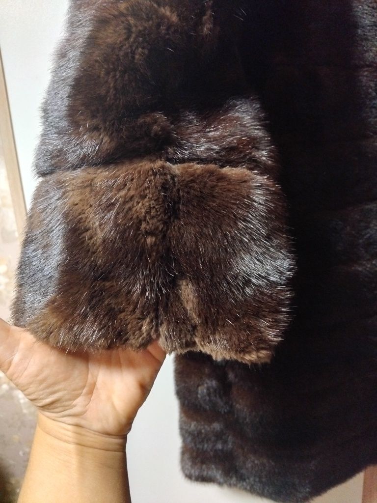 Продам норкову шубу