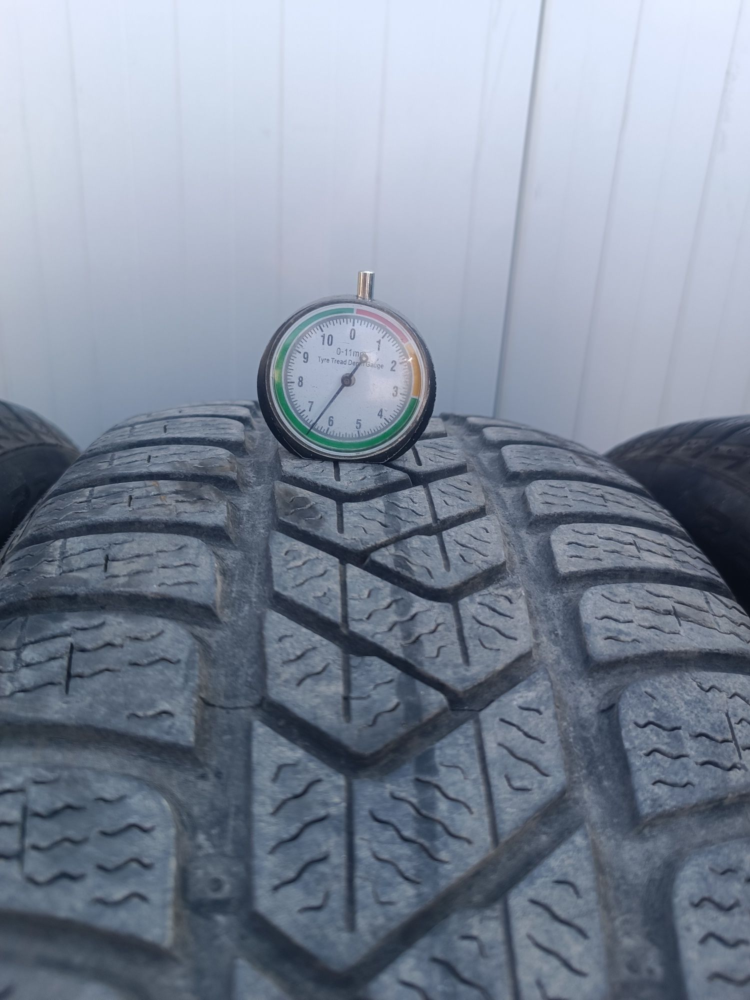 225/50R17 komplet opon zimowych Pirelli