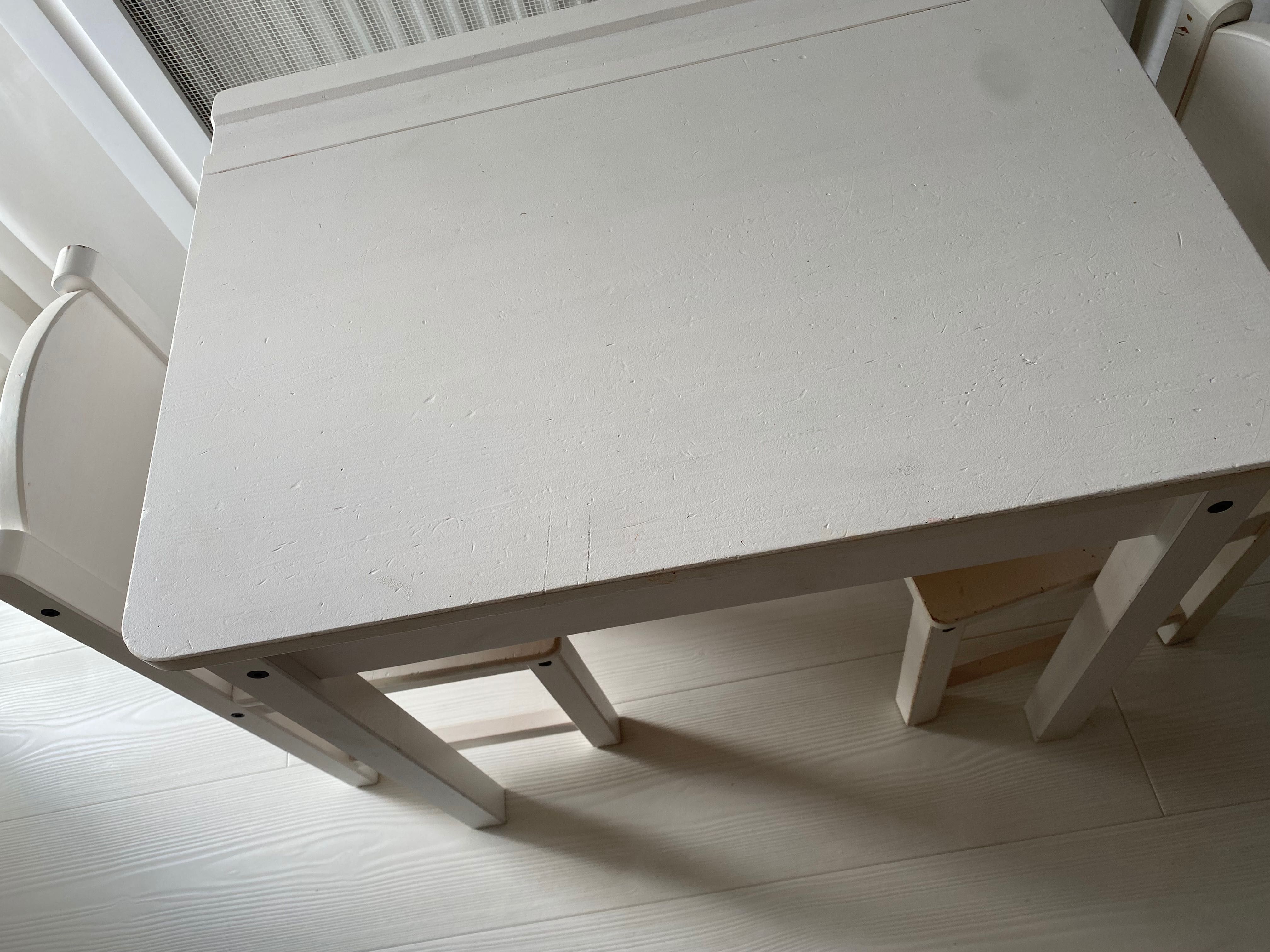 Sundvik IKEA biurko i dwa krzesła dla dzieci białe