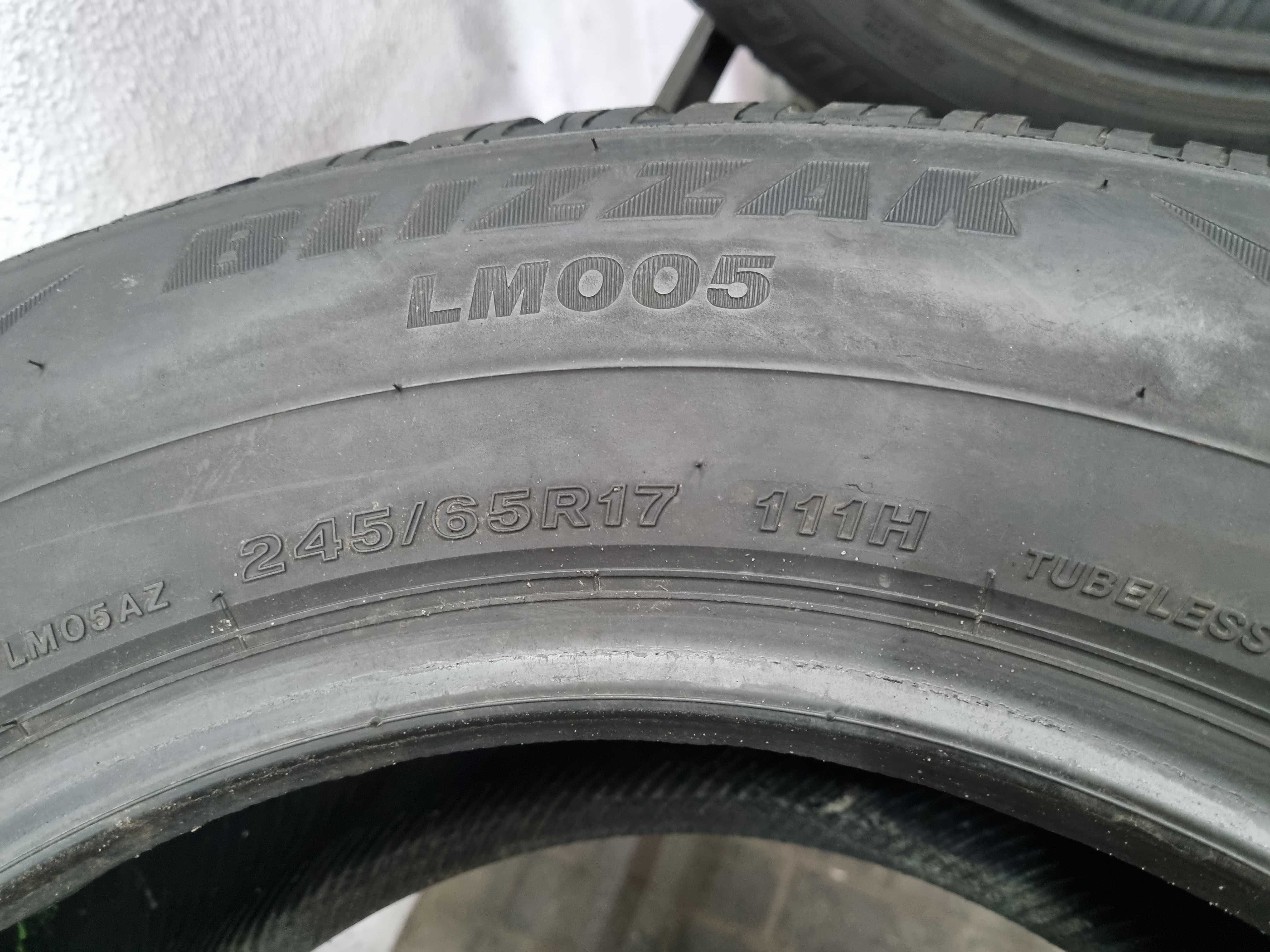 245/65/17 111H Bridgestone Blizzak LM005 Dot.2523R