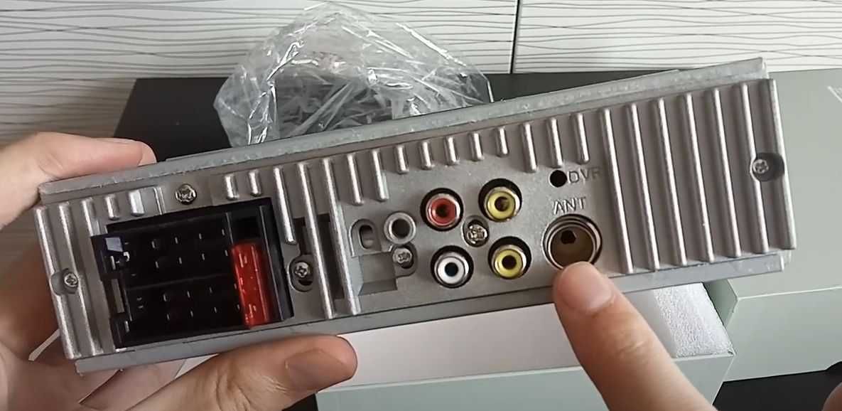 Стандартная блютус автомагнитола с дисплеем 4 дюйма карта памяти и usb