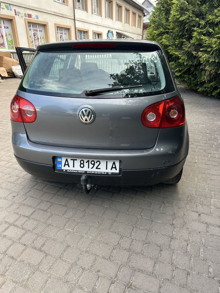 Автомобіль Volkswagen Golf 2004 1,6 Mpi