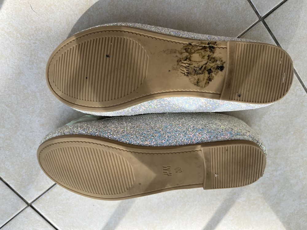 Brokatowe baleriny białe buty H&M rozmiar 30 dla dziewczynki z kokardą
