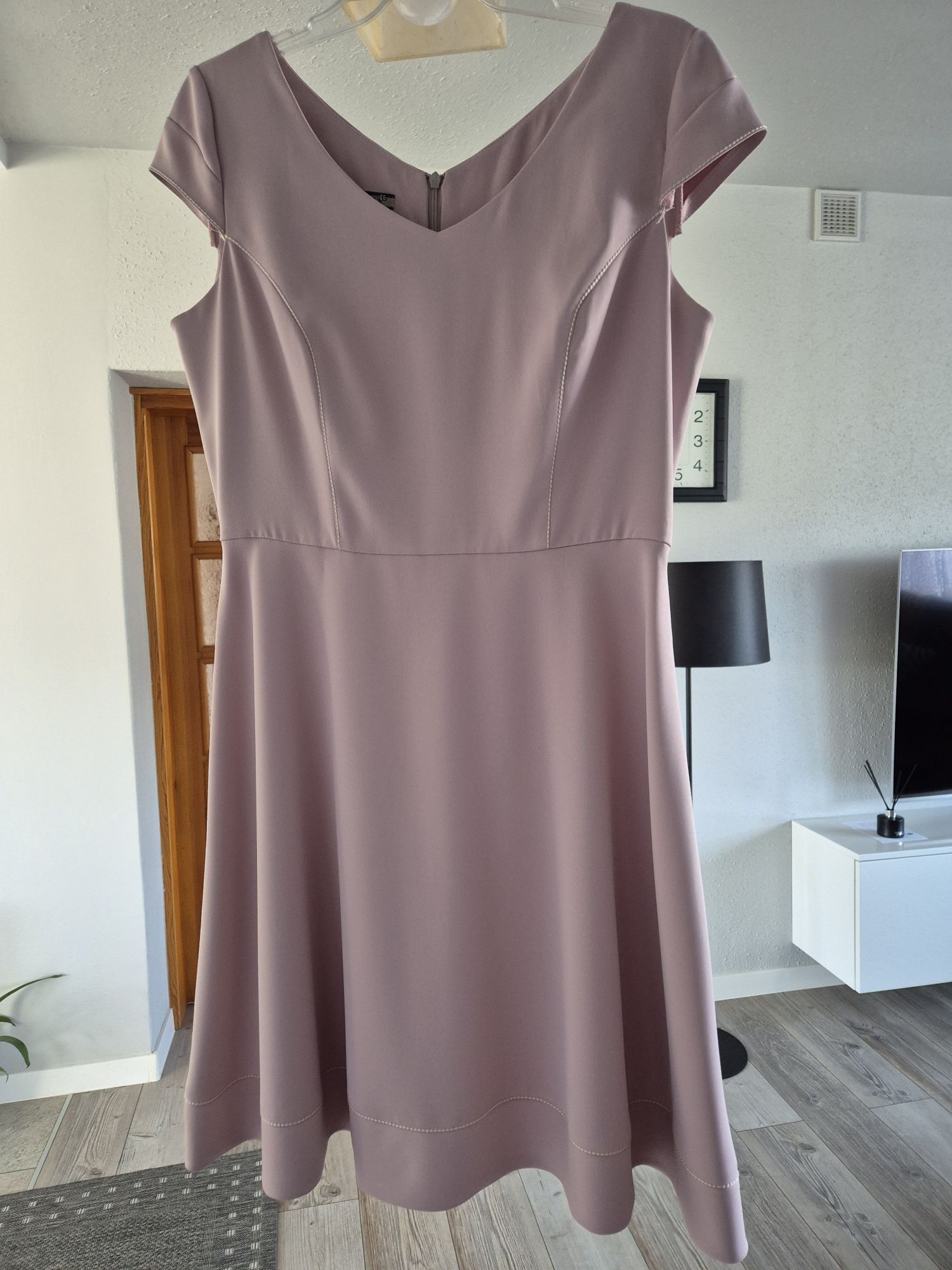 Sukienka za kolano dł. 93cm,r.40