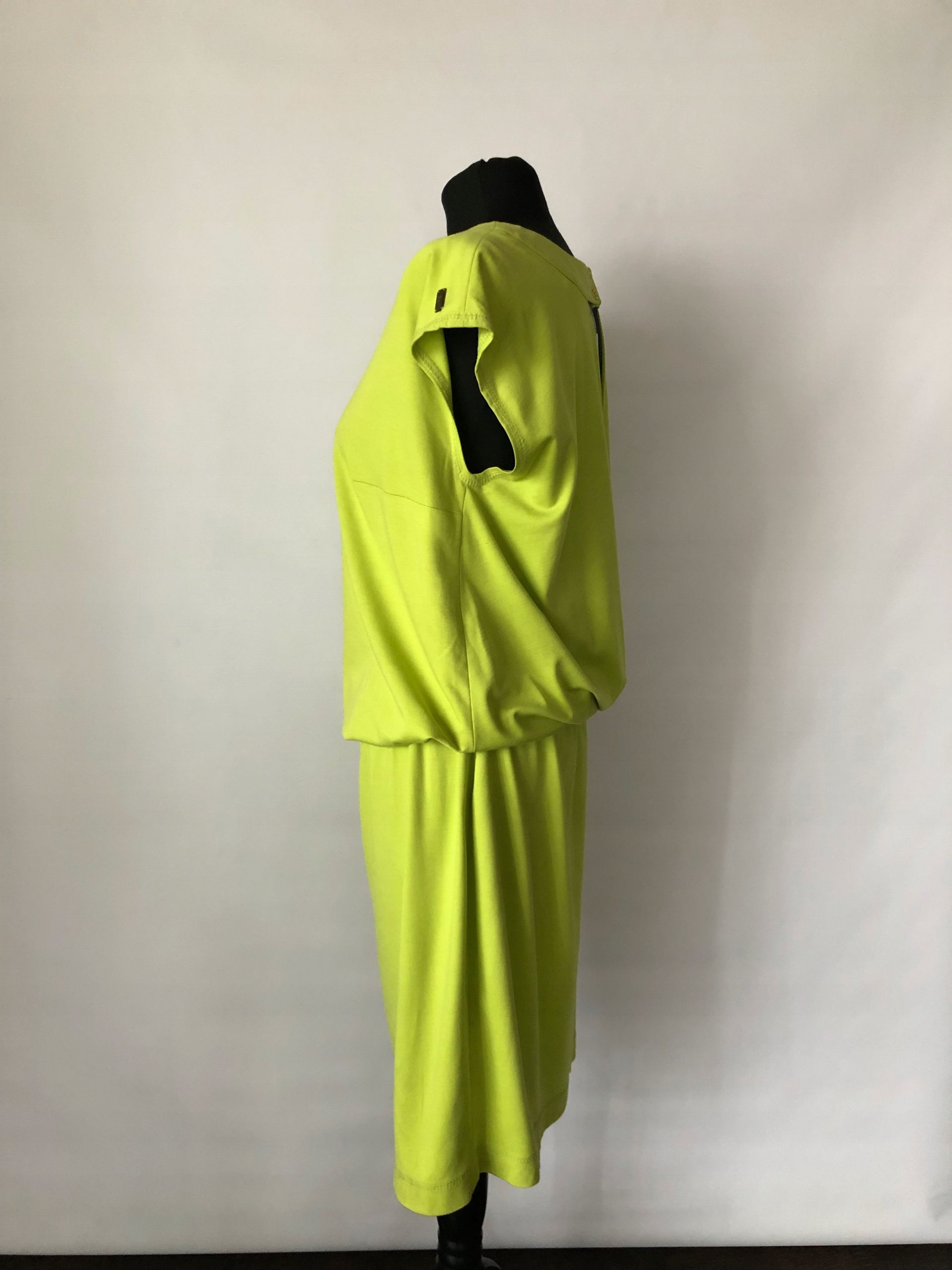 Sukienka Limonkowa Z Dekoltem Na Plecach L