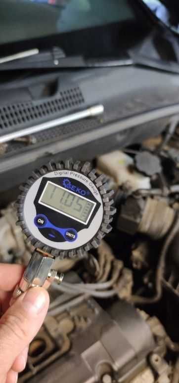Тестер тиску компресії для бензинових двигунів Geko G02509, давления