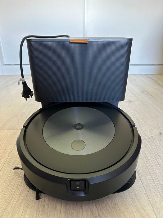 iRobot Roomba® j7+ com esvaziamento automático e ligação Wi-Fi