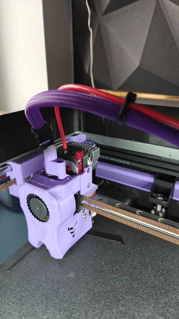 Drukarka 3D Creality K1C z dużą ilością modów.