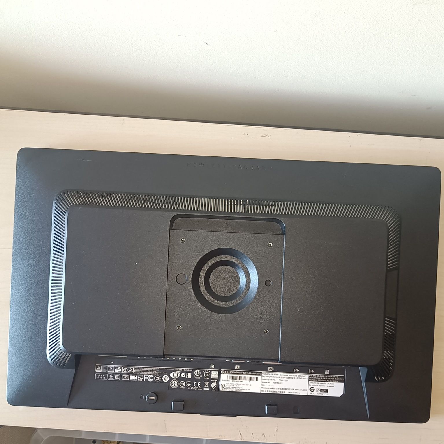 Monitor Empresarial HP EliteDisplay E221c – 21.5” | Full HD | Webcam