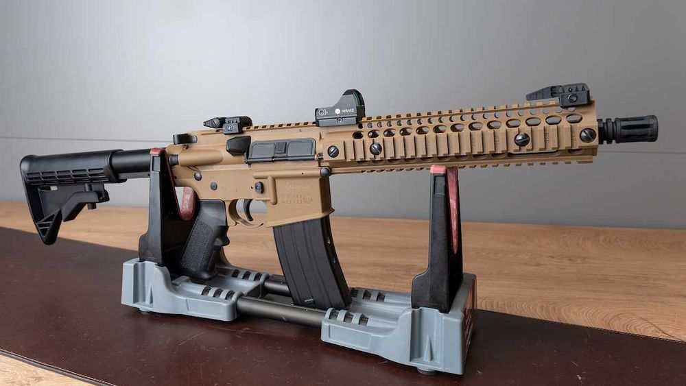 CROSMAN METRALHADORA CO2 R1 SEMI AUTO COIOTE CALIBRE 4.5