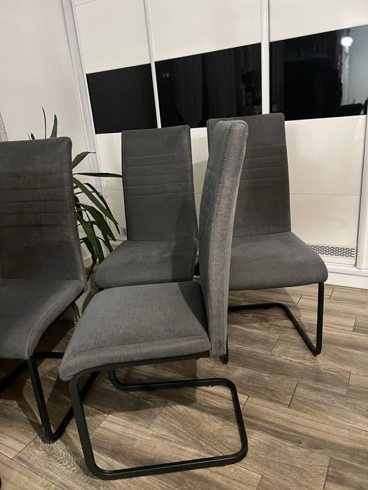 Krzesła szare tapicerowane z czarna nogą 5 sztuk