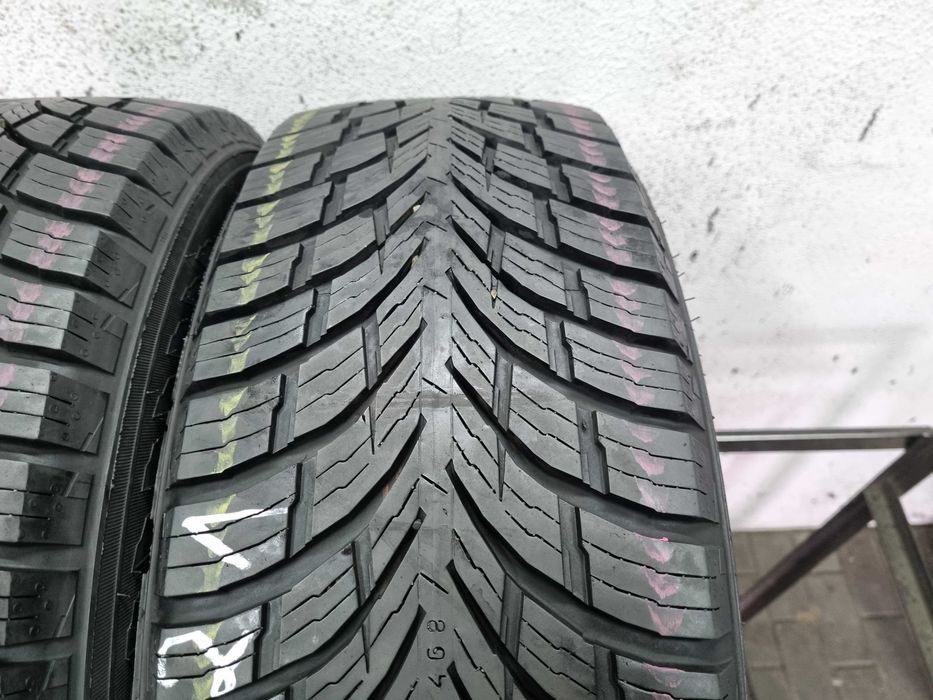 215/65/16C 109/107T Nokian SeasonProof C
