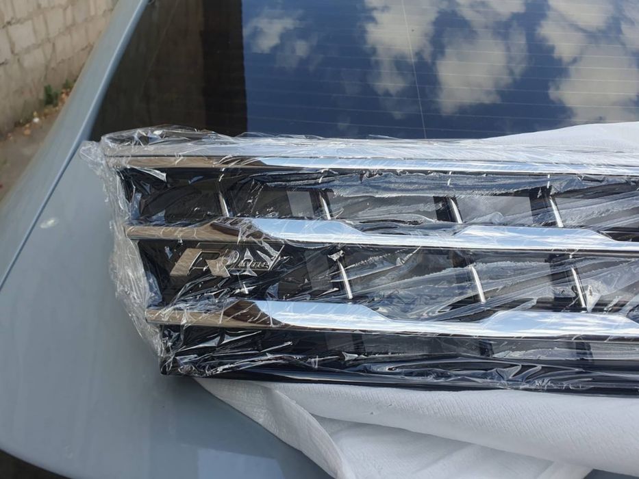 Решетка радиатора Volkswagen Tiguan Rline переняя решетка тигуан 2017+