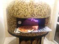 Piec do pizzy opalany drewnem