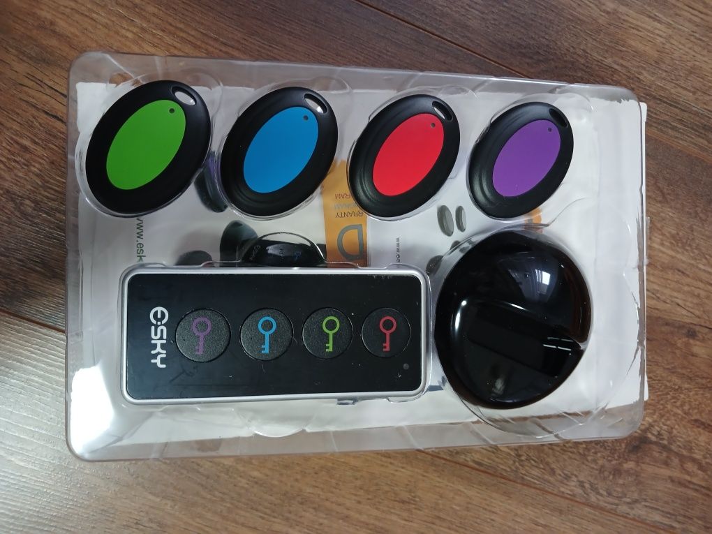 Брелок-шукач ключів Esky Key Finder з ліхтариком (модель ES-KF02).