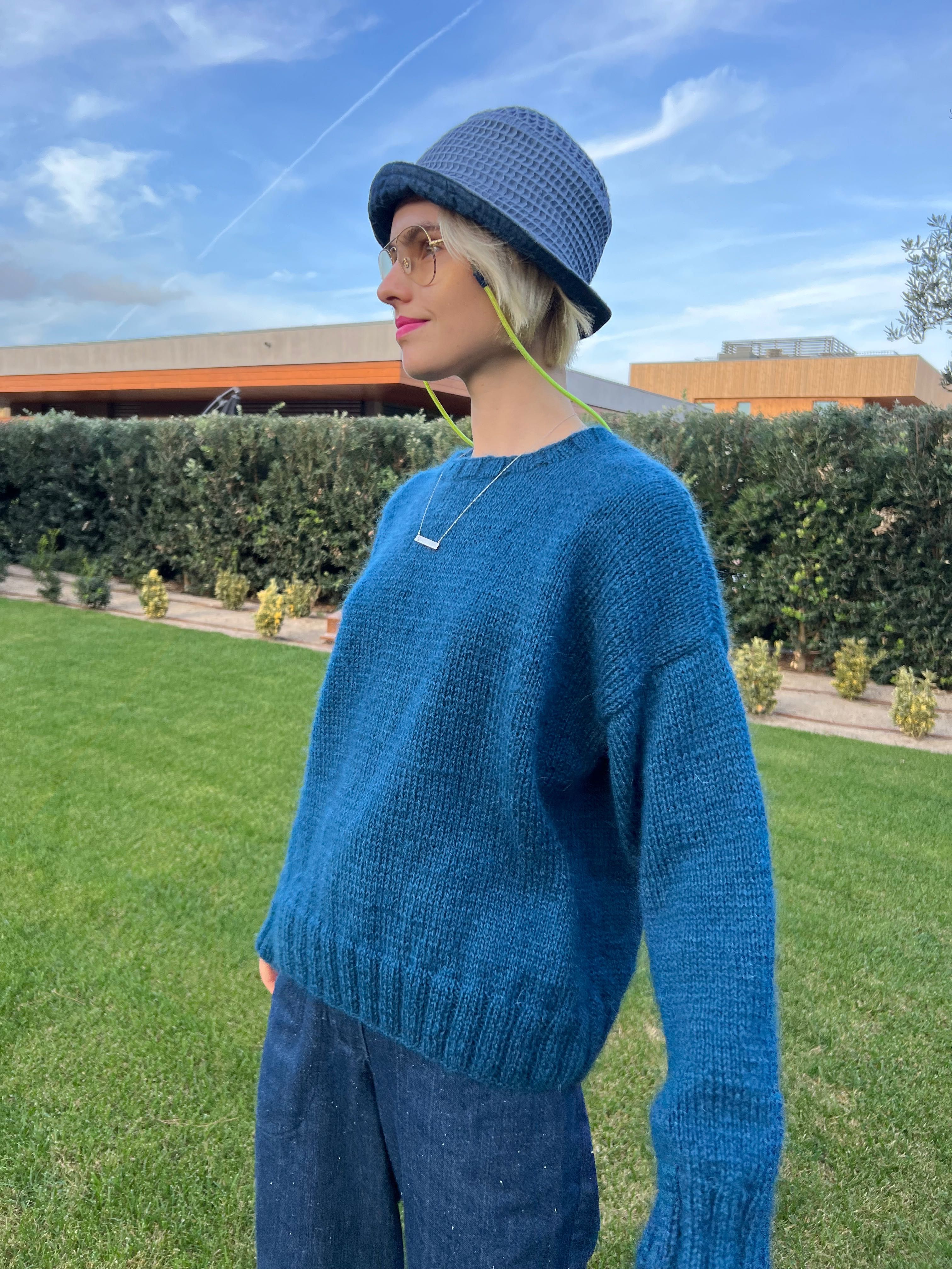 Suéter grande de mohair azul  Blue mohairknitted oversize Sweater