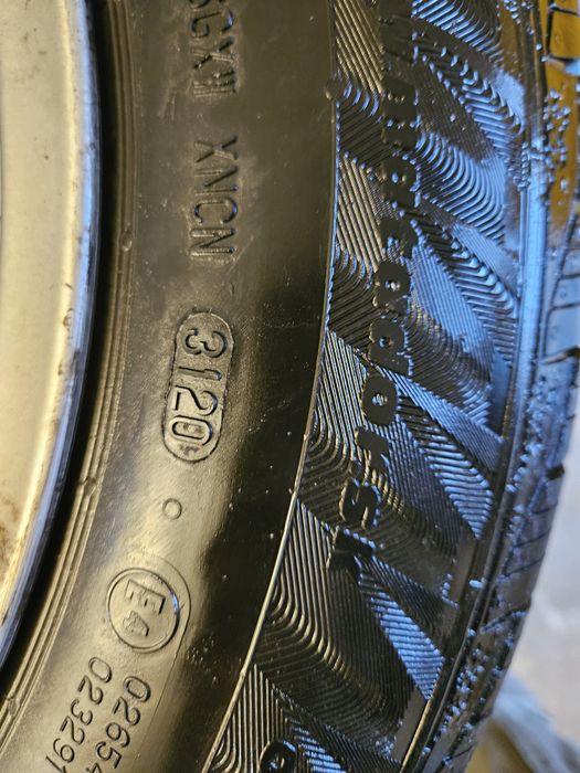 Opony zimowe z felgami  205/60 r 16