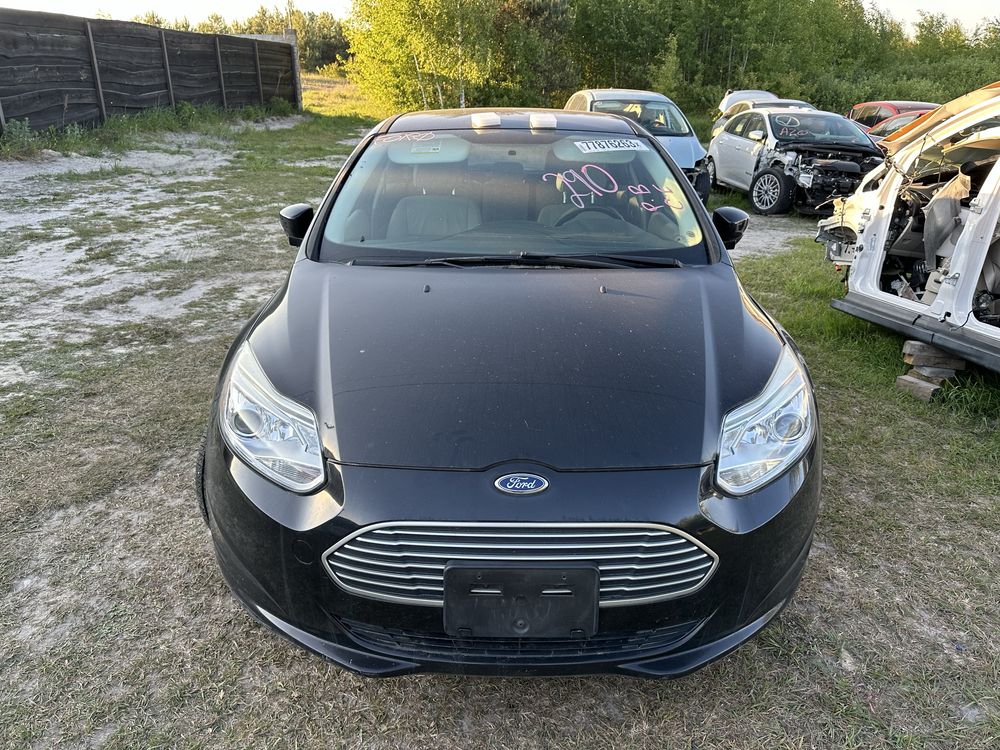 Передній бампер на форд фокус електро / ford focus mk3 Electric Bev