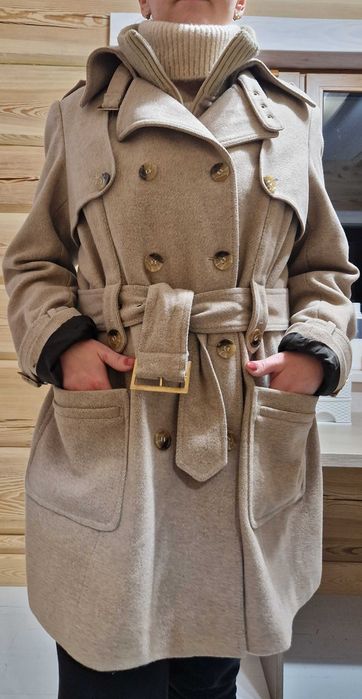 Wełniany płaszcz beżowy