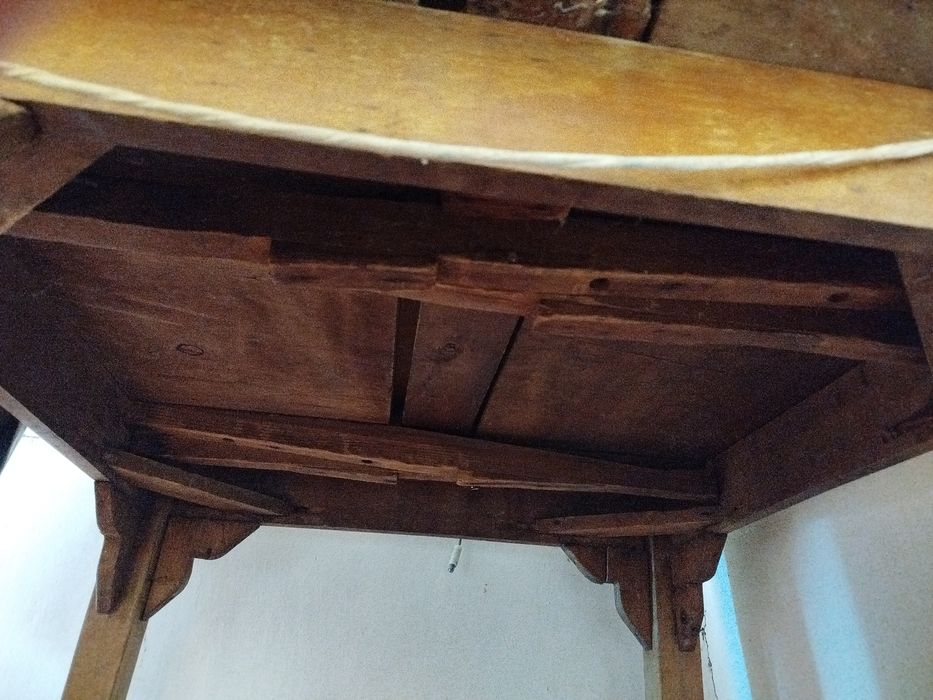 Міцний розкладний ретро стіл з натурального дерева