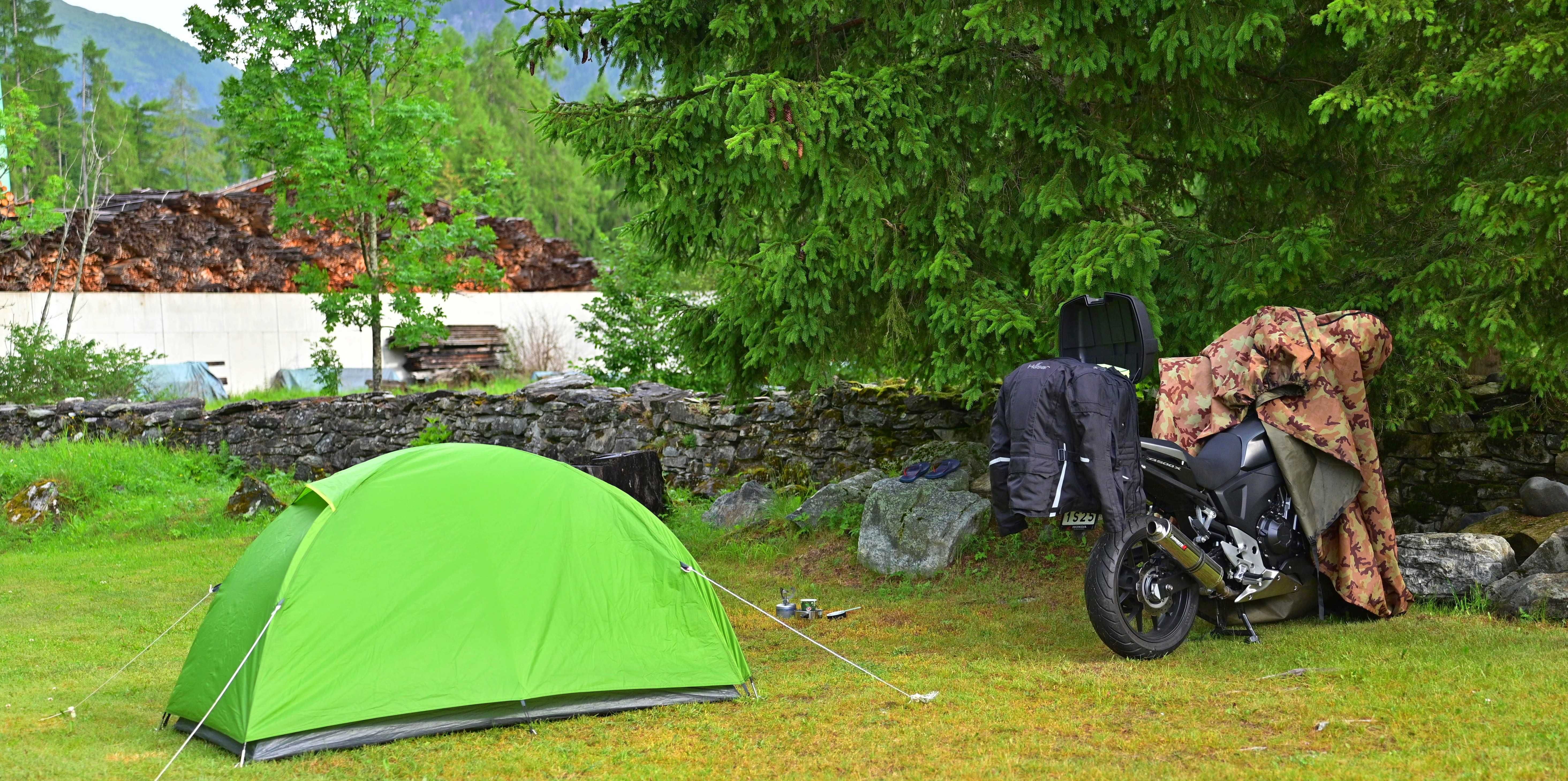 Sprzedam namiot 2 osobowy Quechua Arpenaz 2 plus plandeka na motocykl.