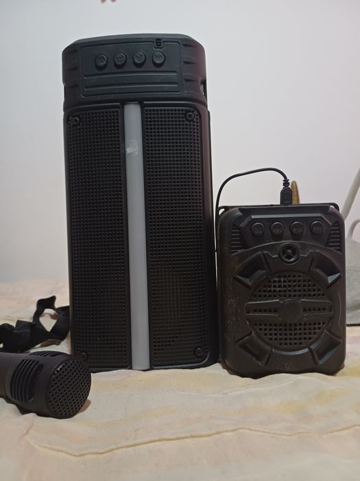 Coluna de som em otimo estado