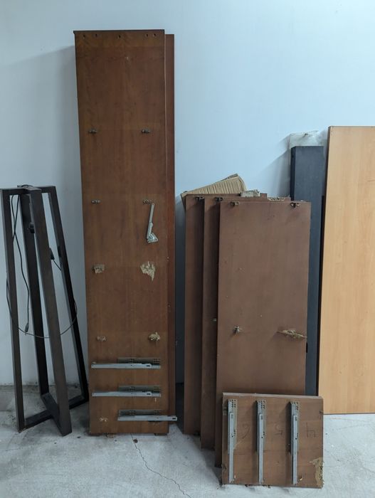 Moveis usados e com possibilidade de serem reparados para nova vida.