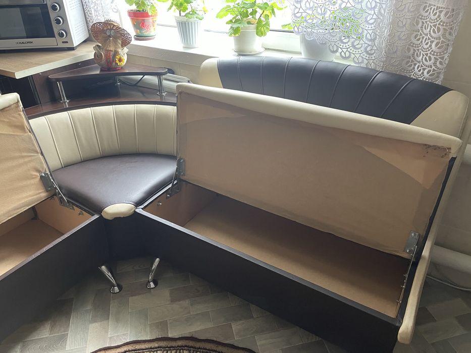 Продам у задовільному стані кухонний уголок