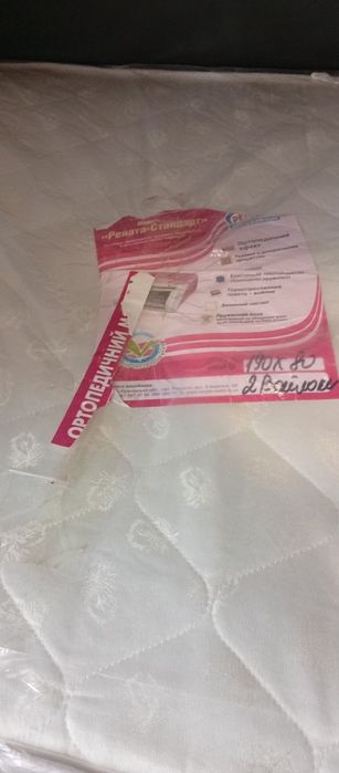 Продам двоярусне дитяче ліжко з письмовим столом. Можна окремо