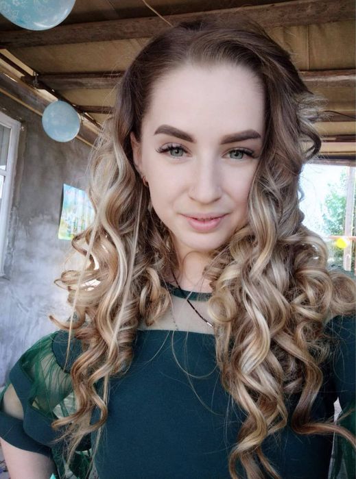 Розкішна смарагдова сукня