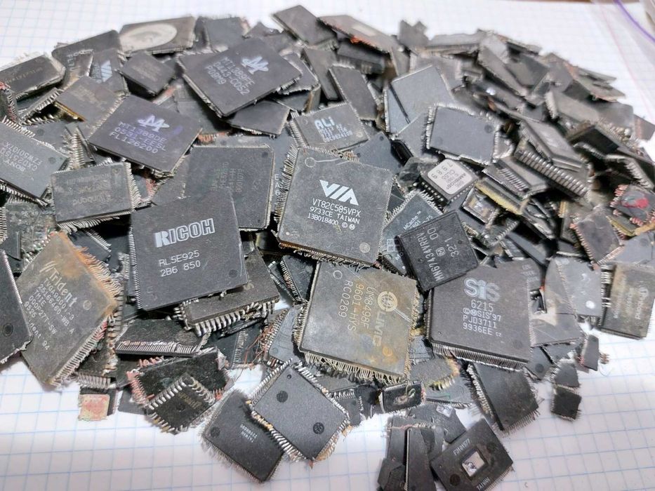 Купую Радіодеталі . Компьютерні плати . Позалочені часи та інше .