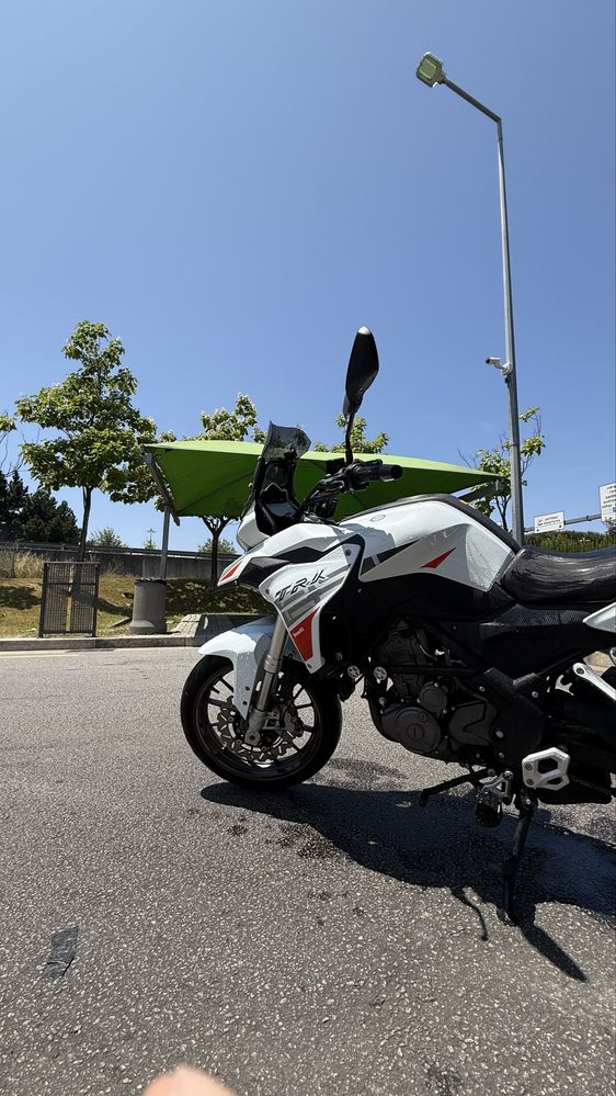 Moto TRK Benneli 250