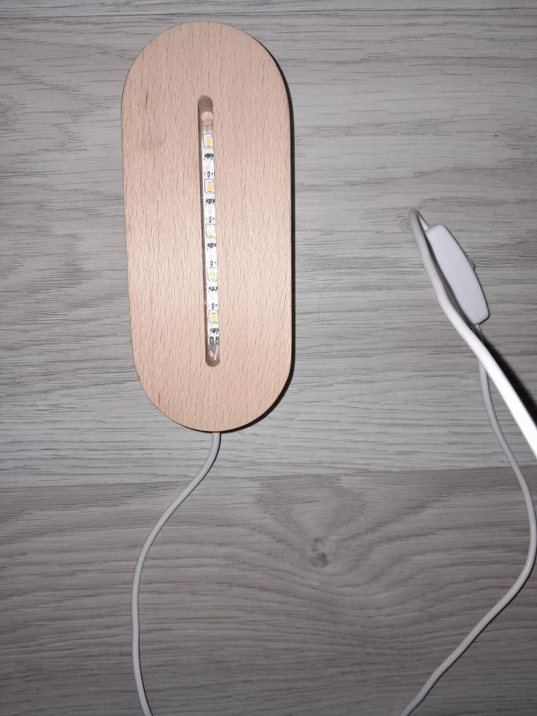 Lampka nocna drewniana  USB