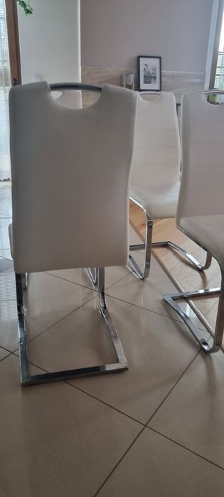 Sprzedam 4 krzesła z ekoskóry