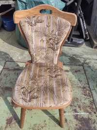 Stare krzesło dębowe tapicerowane