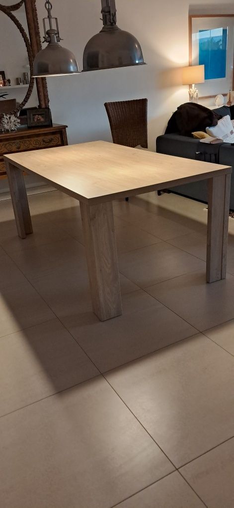 Mesa de jantar Dining table,