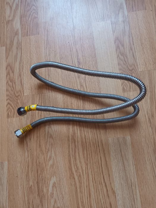 Шланг газовий з нержавійки.