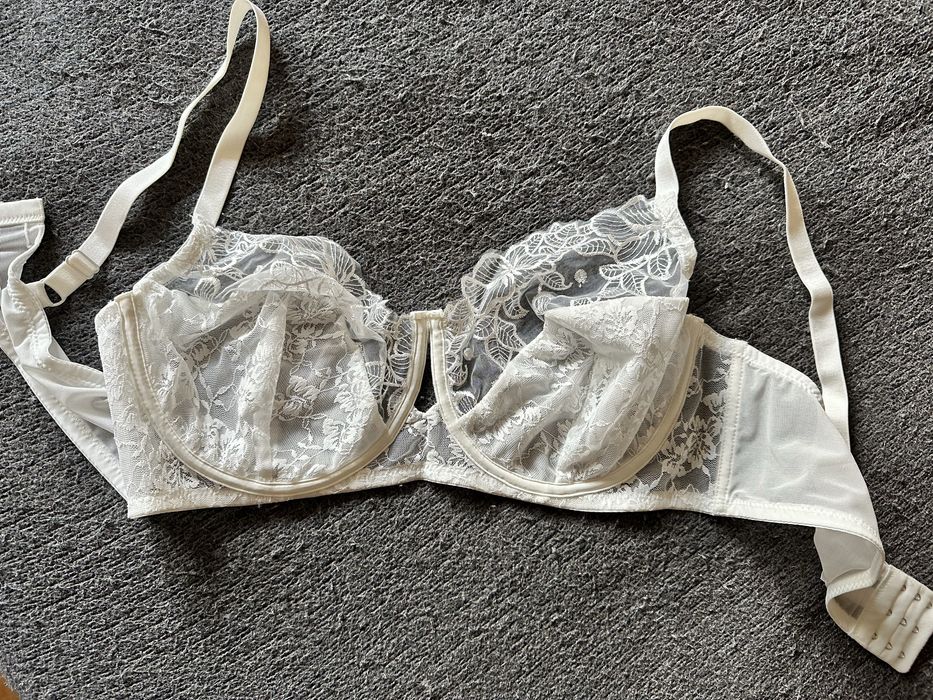 Бюстгалтер 100F avery