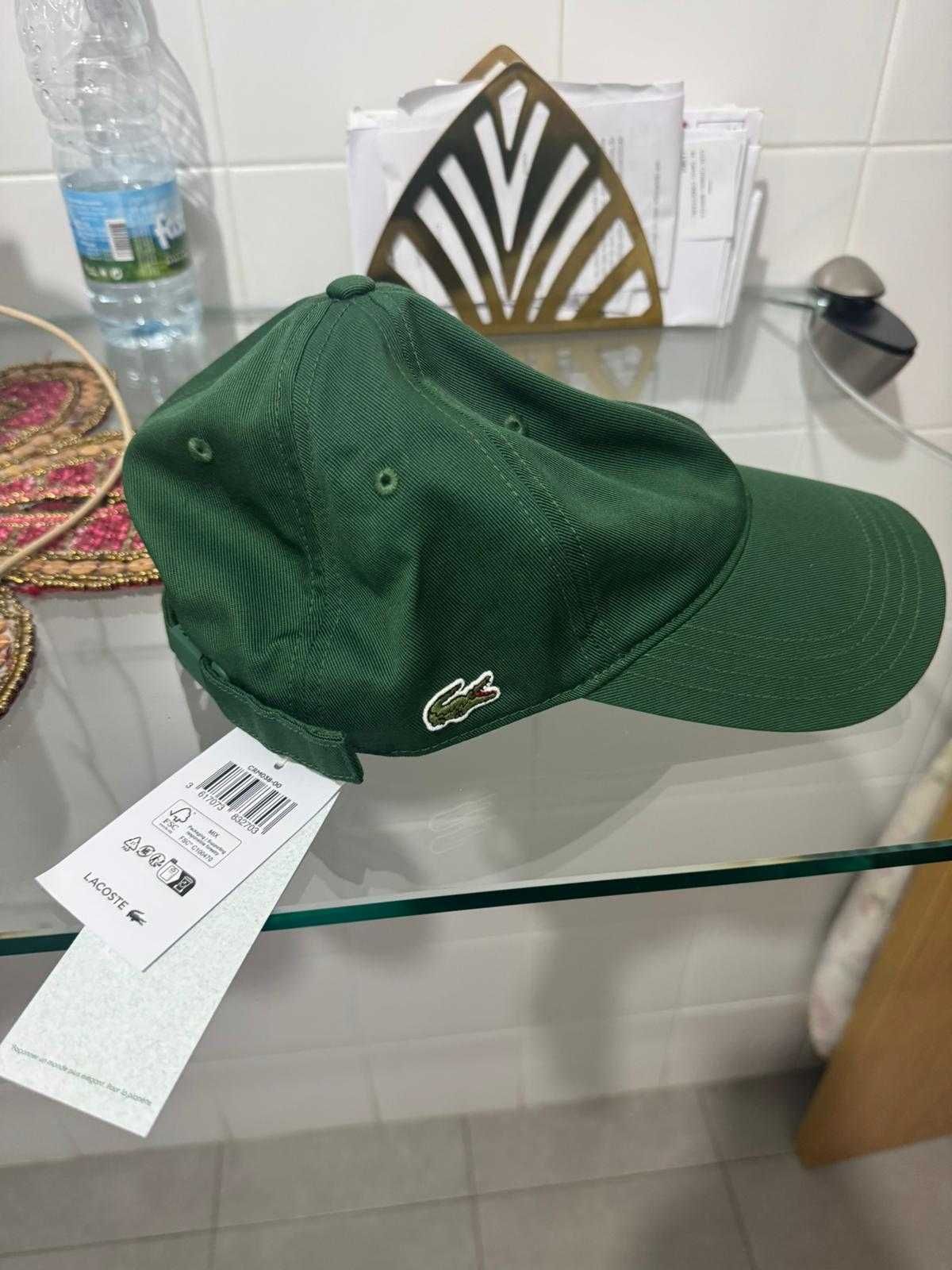 Tênis Lacoste e Chapéu