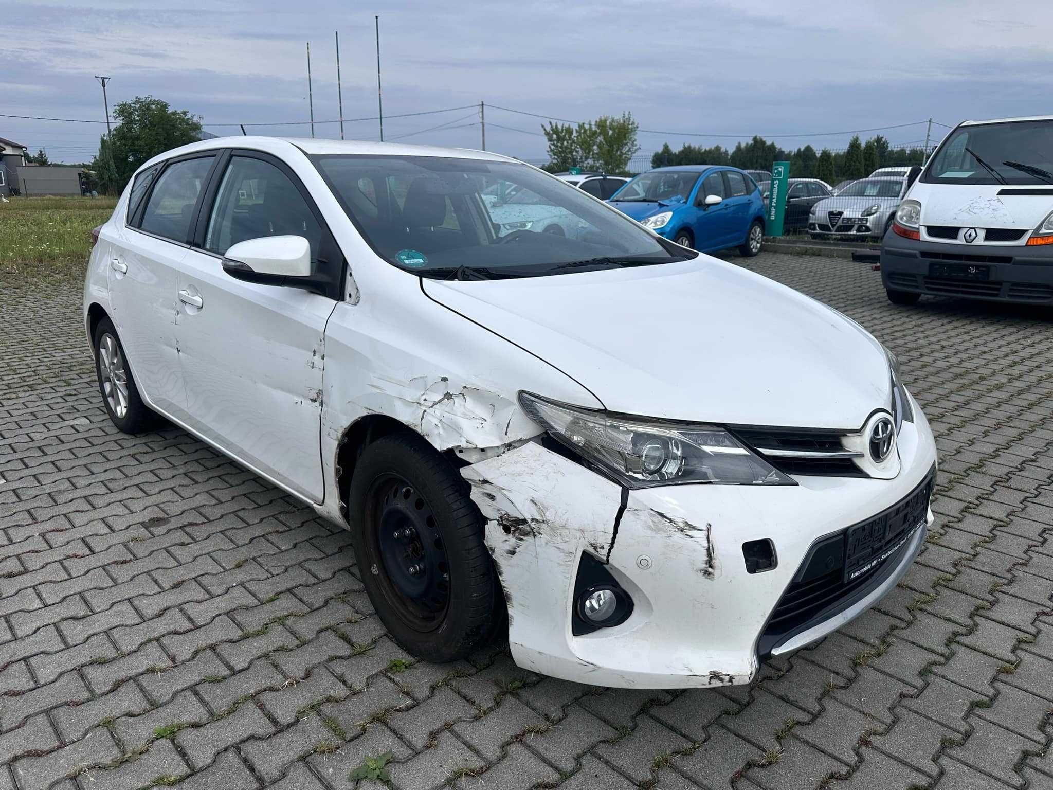 Toyota Auris Rok Produkcji 2014 Bogate Wyposażenie