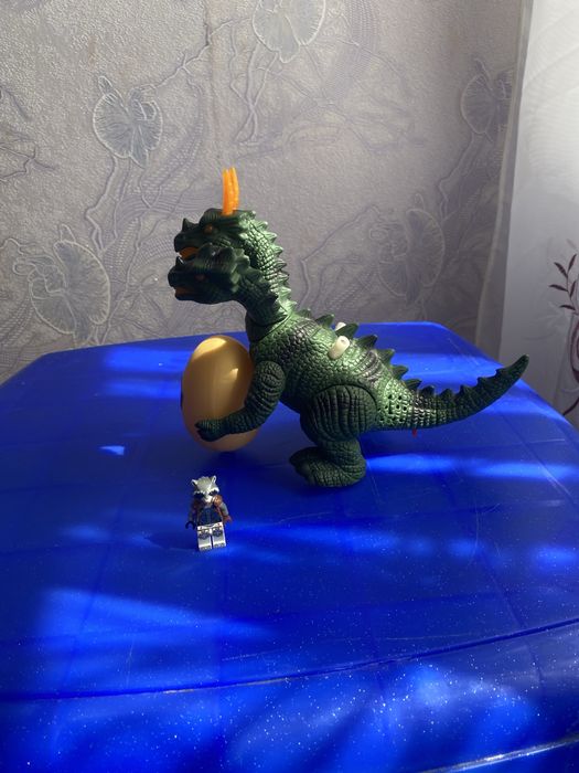 Іграшка дракон з яйцем