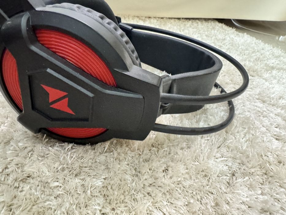 Fone de ouvido headset para jogos Redragon Memecoleous H112.