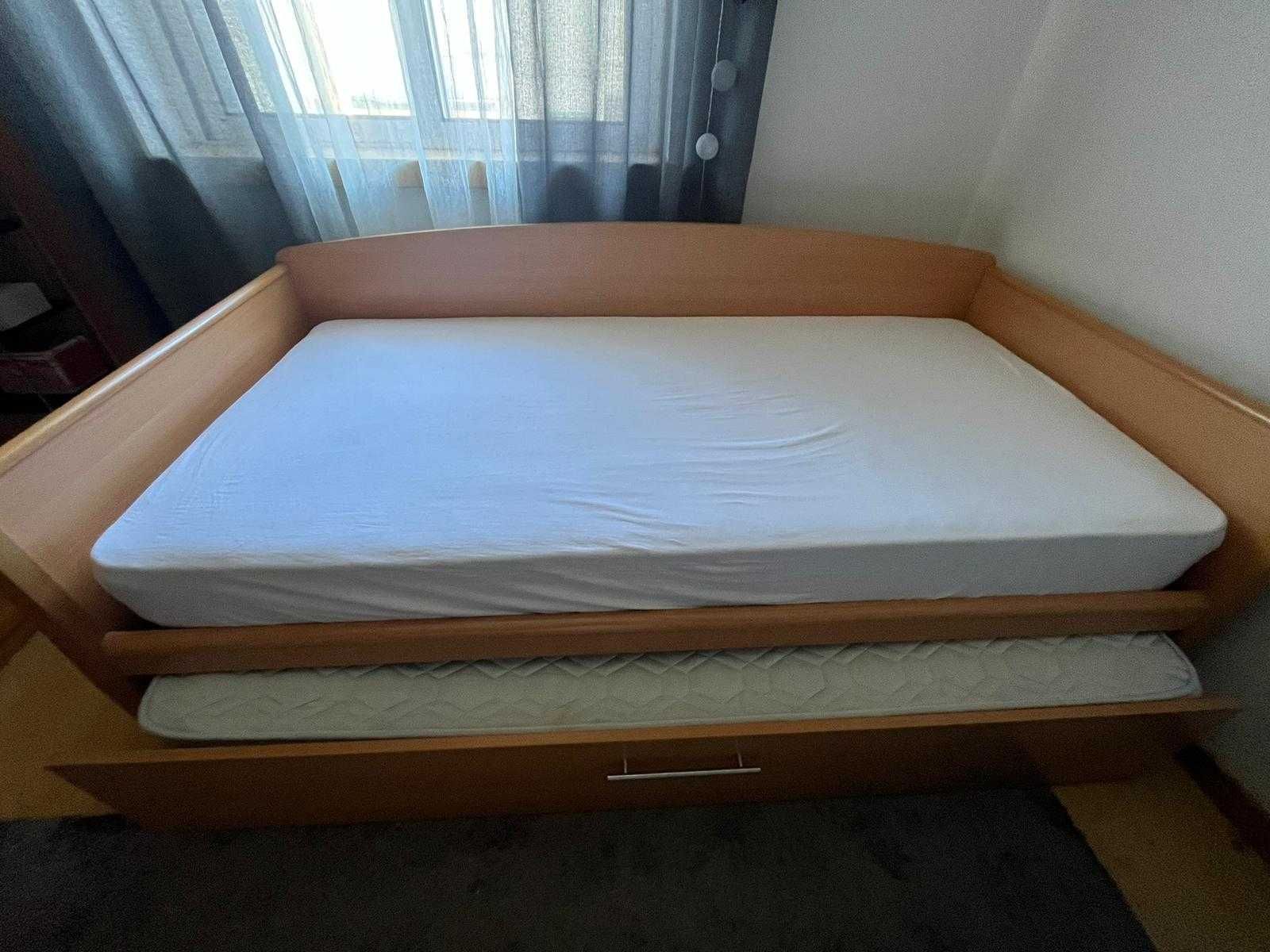 Cama com gaveta  como nova