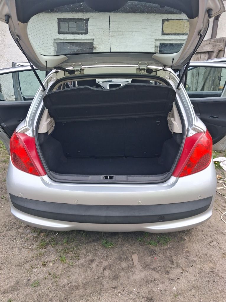 Sprzedam samochód marki Peugeot 207HDI