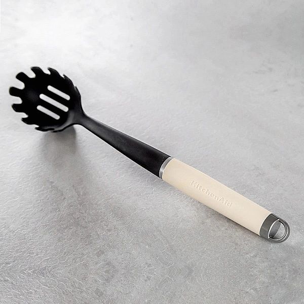 Łyżka do makaronu CORELINE Almond Cream / KitchenAid