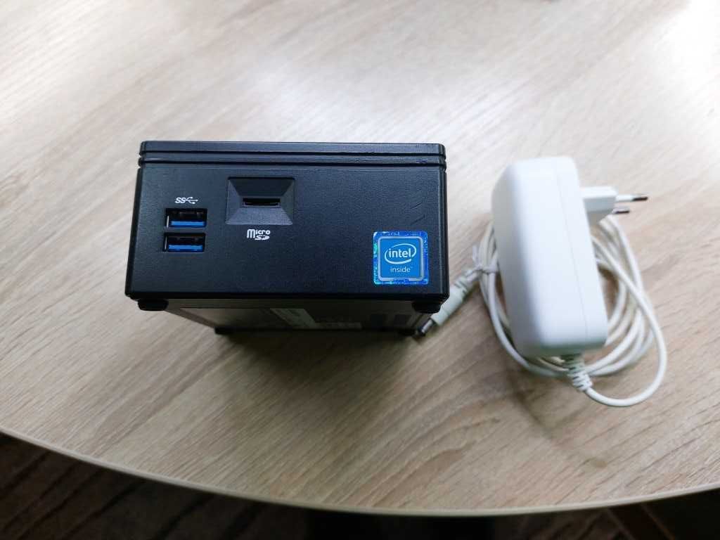 міні комп’ютер, неттоп, Gigabyte Brix (GB-BACE-3000)